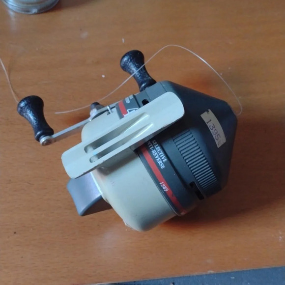 Zebco Fishing Reel - Picture 2 of 2